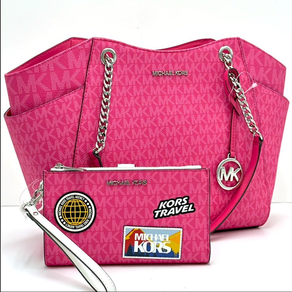 MICHAEL KORS Large Signature Chain Shoulder Tote Bag & Large Wristlet
Dragonfrui